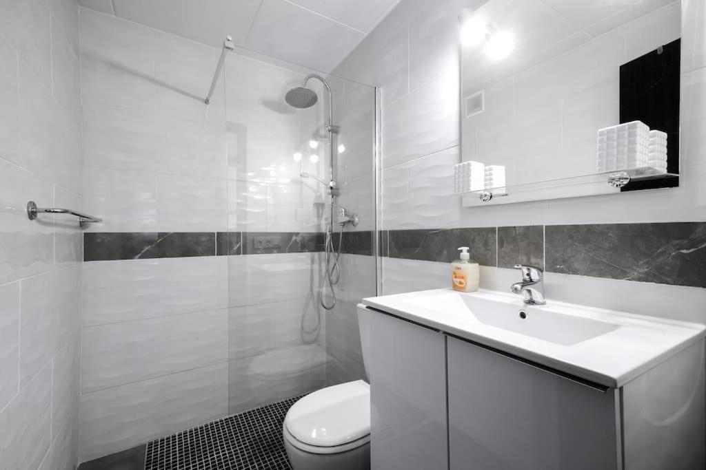אמפוריבראבה Bonito Apartamento Equipado, Cerca De La Playa מראה חיצוני תמונה